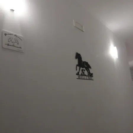 Griseo Equus Geas Apartment